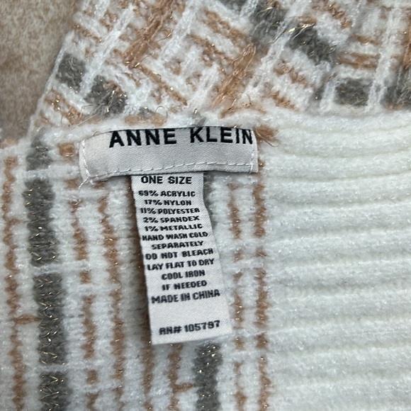 Anne Klein scarf and beanie set - Picture 4 of 4